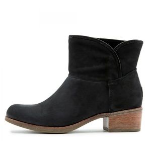 NWT UGG Darling Boots
